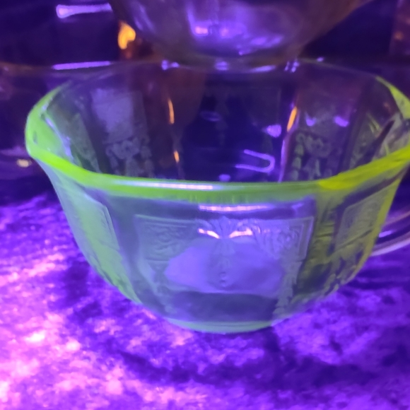 Set of 5 1930s Yellow Vaseline glass tea cups (princess pattern) - Picture 3 of 4